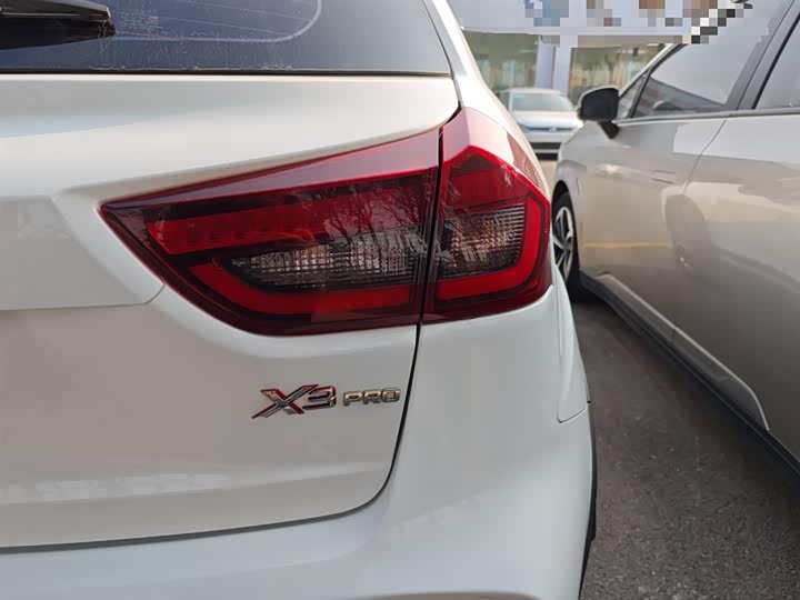 Geely Vision X3 2021 2021款 PRO 1.5L CVT尊贵型