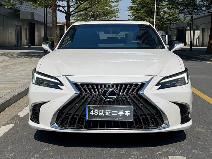 2025 Lexus ES