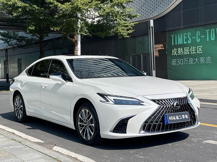 2025 Lexus ES