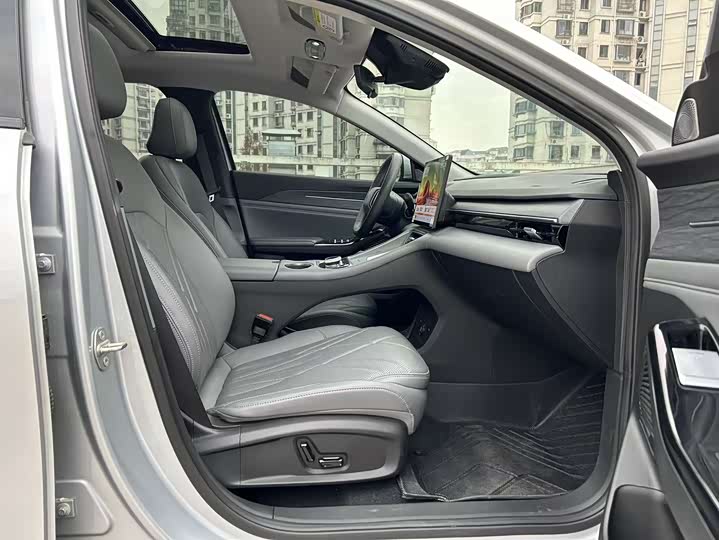 2025 Geely Galaxy L6