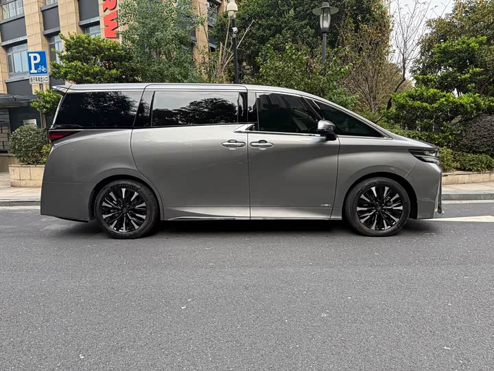 Toyota Vellfire 2024 2024款 皇冠 双擎 2.5L 至尊行政版