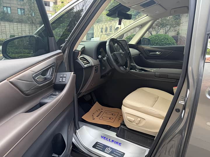 Toyota Vellfire 2024 2024款 皇冠 双擎 2.5L 至尊行政版