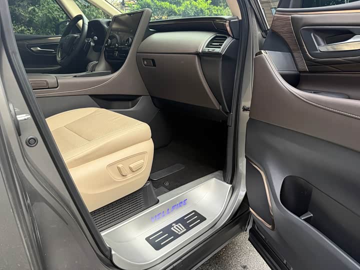 Toyota Vellfire 2024 2024款 皇冠 双擎 2.5L 至尊行政版