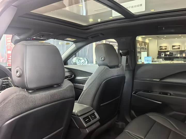 Cadillac GT4 2023 2023款 25T 风尚型