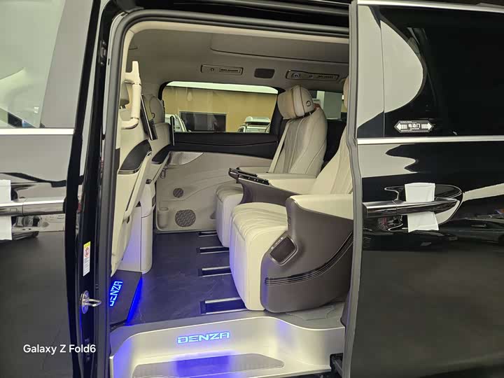 Denza D9 2025 2025款 DM-i 智驾版 1020 四驱旗舰型