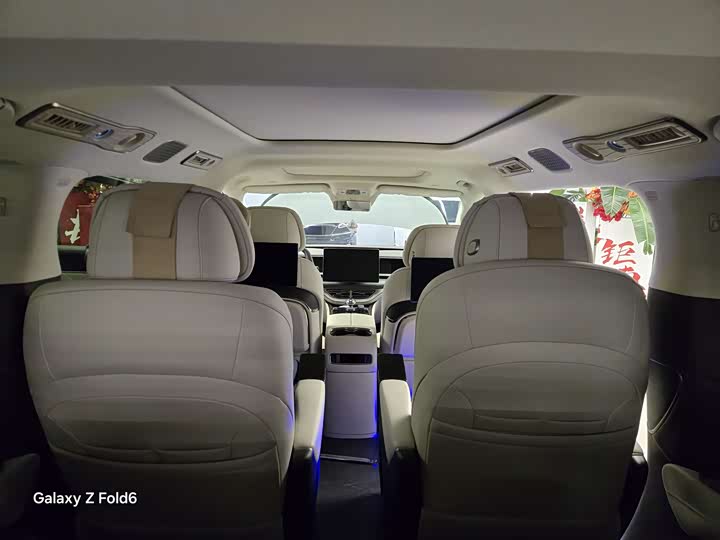 Denza D9 2025 2025款 DM-i 智驾版 1020 四驱旗舰型