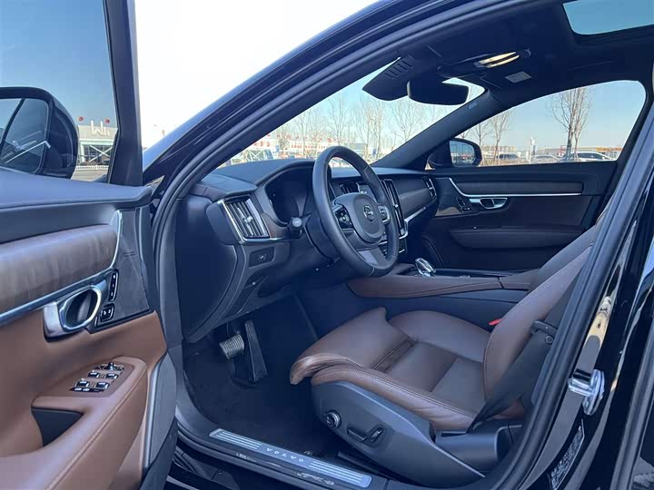 Volvo S90 2025 2025款 B5 智远豪华版