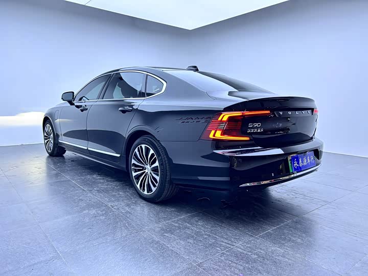 Volvo S90 Hybrid 2024 2024款 插电式混动 四驱长续航智逸豪华版