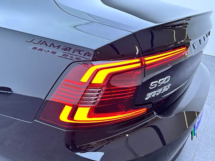 Volvo S90 Hybrid 2024 2024款 插电式混动 四驱长续航智逸豪华版