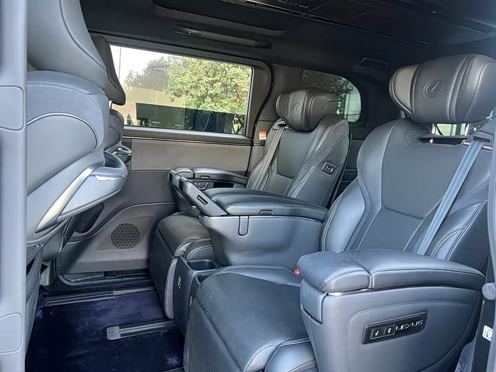 Lexus LM 2023 2023款 500h 六座尊崇版