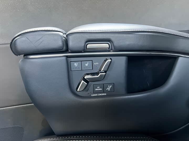 Lexus LM 2023 2023款 500h 六座尊崇版