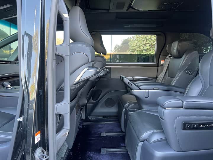 Lexus LM 2023 2023款 500h 六座尊崇版