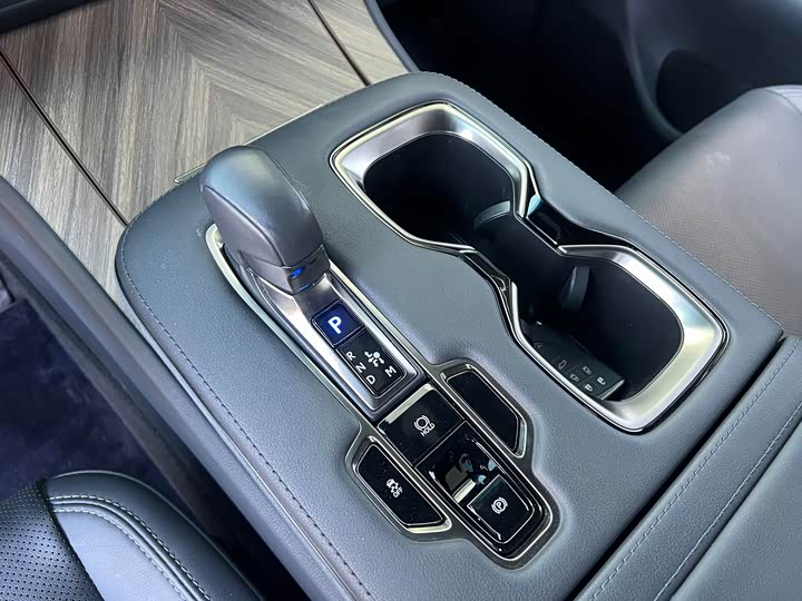 Lexus LM 2023 2023款 500h 六座尊崇版