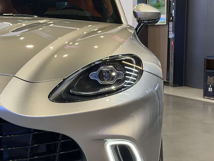 2023 Aston Martin DBX