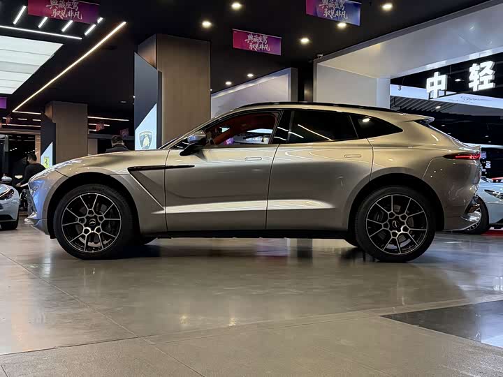 2023 Aston Martin DBX