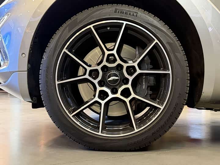 2023 Aston Martin DBX