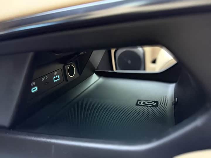 BYD FangChengBao Leopard 8 2025 2025款 智勇旗舰版 7座