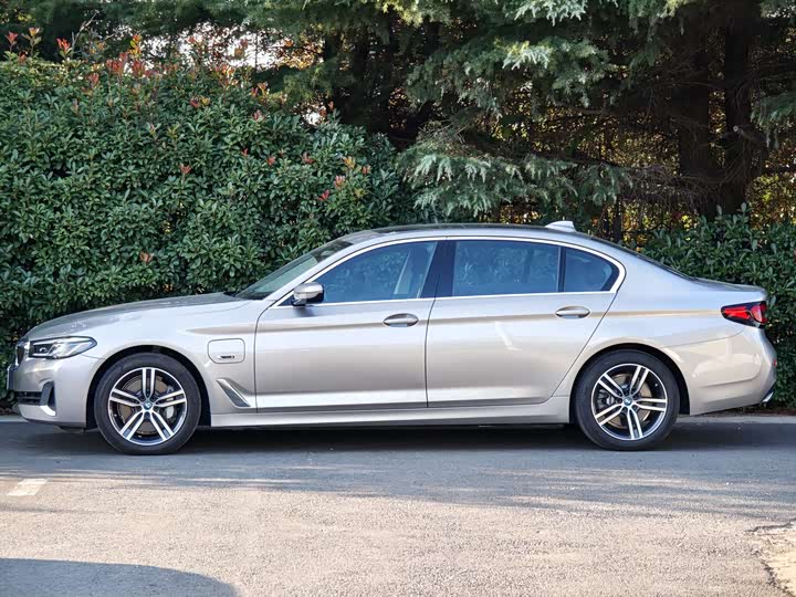 BMW 5 Series Hybrid 2022 2022款 改款二 535Le 豪华套装