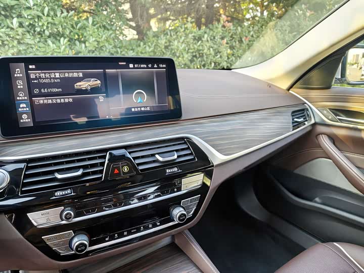 BMW 5 Series Hybrid 2022 2022款 改款二 535Le 豪华套装