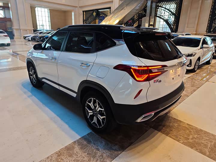 Kia KX3 2021 2021款 1.5L CVT潮流版