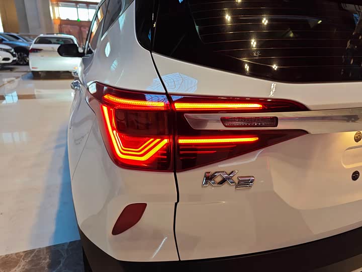 Kia KX3 2021 2021款 1.5L CVT潮流版