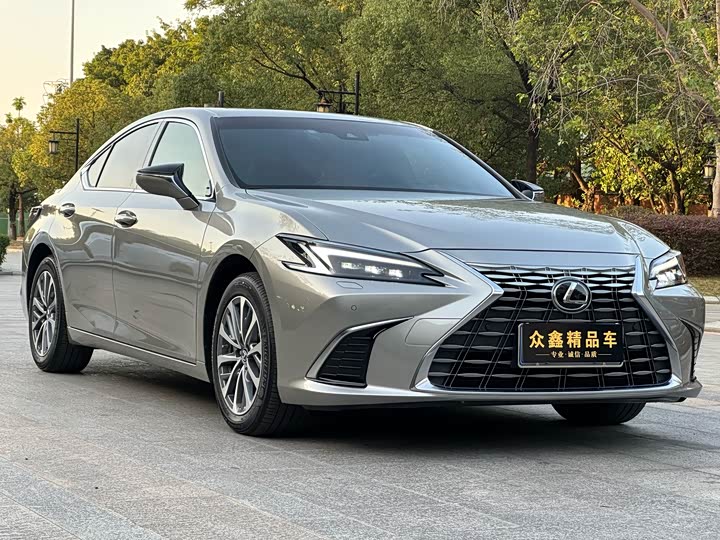 Lexus ES 2025 2025款 300h 臻享版
