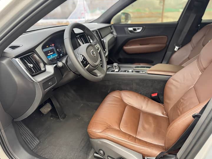 Volvo XC60 2025 2025款 B5 四驱智逸豪华版