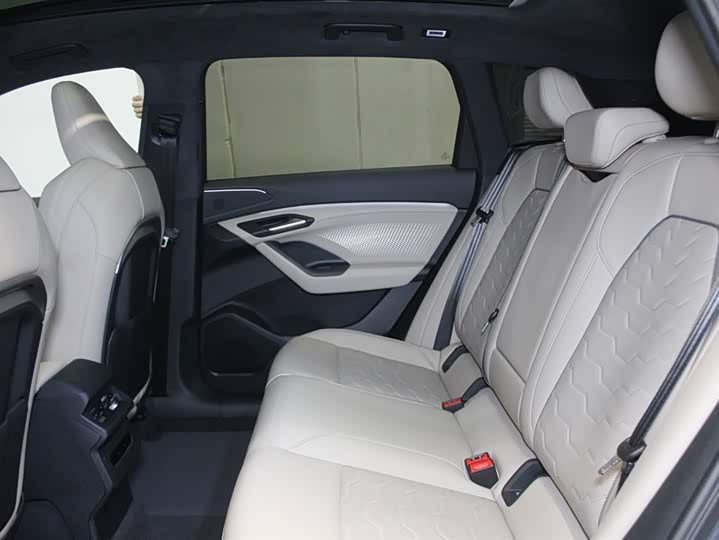 Audi Q6L e-tron 2026 2026款 首发领航版