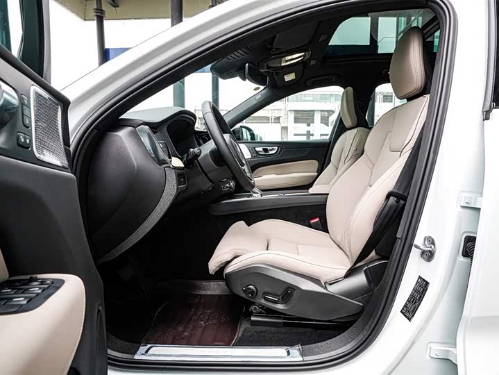 Volvo XC60 2026 2026款 B5 四驱智远运动版