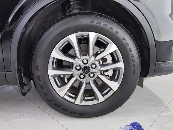 Ford Edge 2025 2025款 锐界L 2.0T EcoBoost E混动两驱七座豪华型