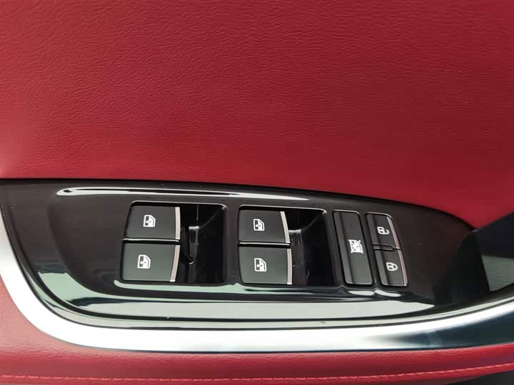 Maxus T90 2021 2021款 2.0T双增压 自动四驱高底盘豪华型标箱