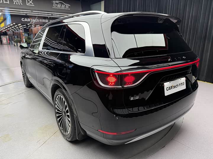 Aito M9 2025 2025款 增程 Ultra版 52kWh 6座版