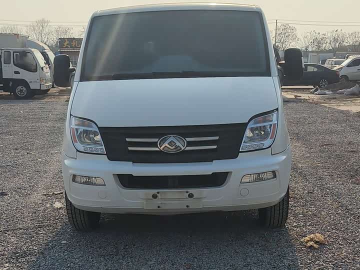 Maxus V80 2023 2023款 2.0T PLUS AMT城市版短轴超低顶7/8/9座