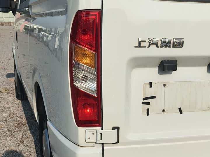 Maxus V80 2023 2023款 2.0T PLUS AMT城市版短轴超低顶7/8/9座