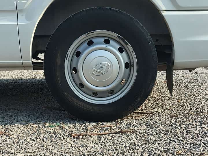 Maxus V80 2023 2023款 2.0T PLUS AMT城市版短轴超低顶7/8/9座