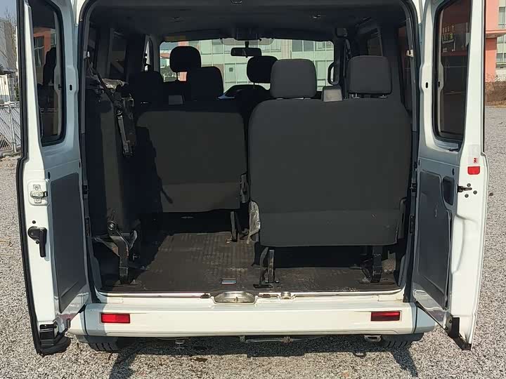 Maxus V80 2023 2023款 2.0T PLUS AMT城市版短轴超低顶7/8/9座