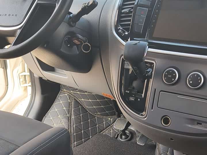 Maxus V80 2023 2023款 2.0T PLUS AMT城市版短轴超低顶7/8/9座