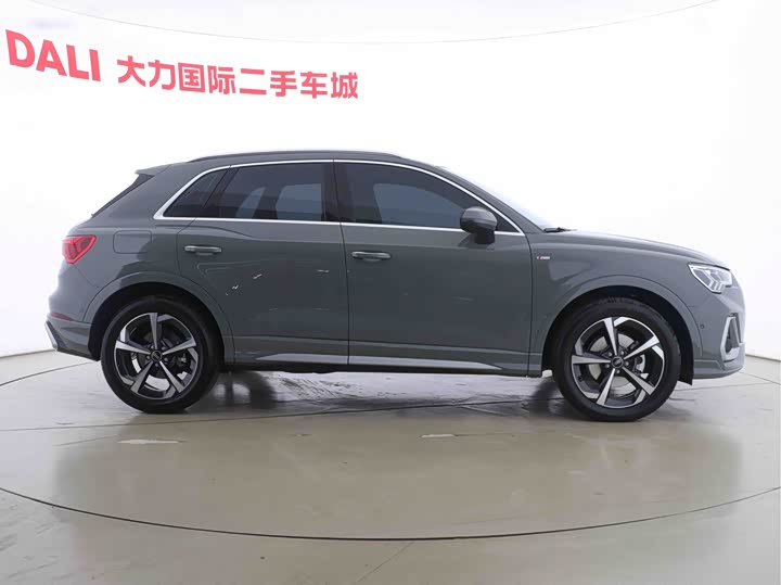 Audi Q3 2025 2025款 quattro 45周年典藏版 35TFSI 时尚动感型