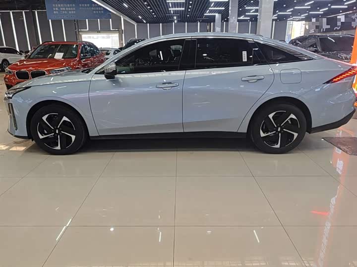 Geely Galaxy L6 2025 2025款 EM-i 140km 星舰版