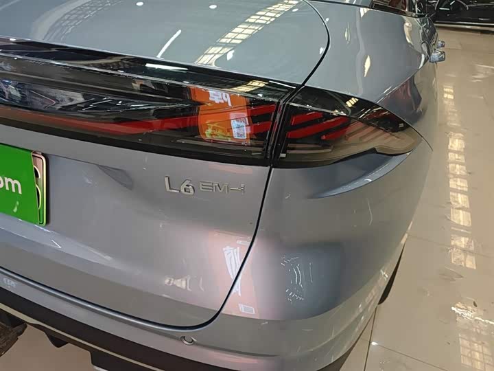 Geely Galaxy L6 2025 2025款 EM-i 140km 星舰版