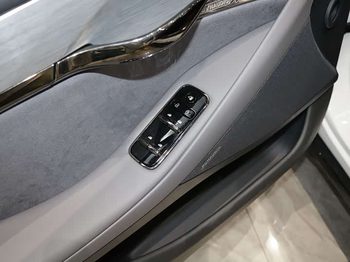 Voyah Passion 2024 2024款 PHEV 四驱超长续航旗舰版