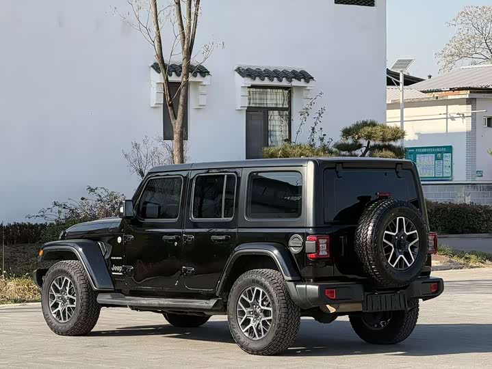 Jeep Wrangler 2024 2024款 2.0T 撒哈拉四门版