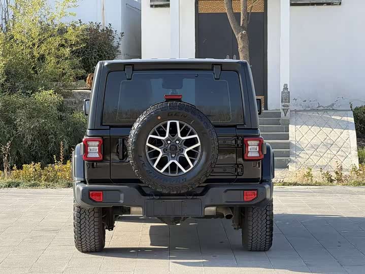 Jeep Wrangler 2024 2024款 2.0T 撒哈拉四门版