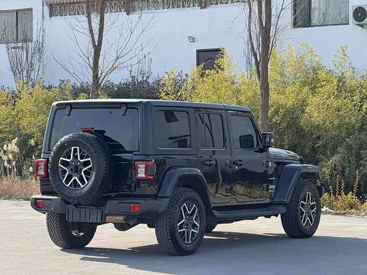 Jeep Wrangler 2024 2024款 2.0T 撒哈拉四门版