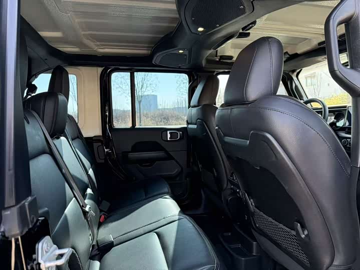 Jeep Wrangler 2024 2024款 2.0T 撒哈拉四门版