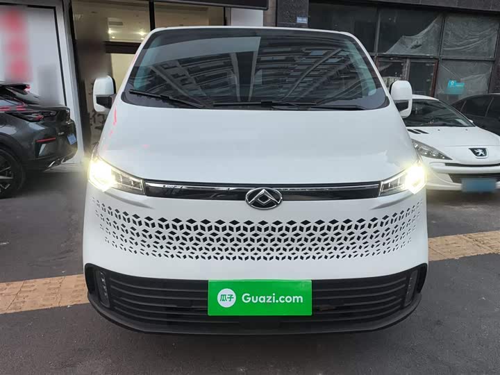 Maxus V70 2025 2025款 2.0T 自动短轴超低顶精英版 5/6座