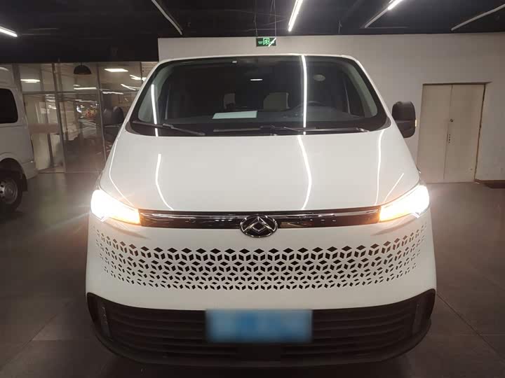 Maxus V70 2023 2023款 2.0T 精英版 自动短轴低顶 5/6座