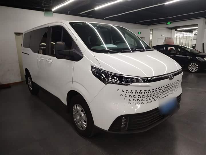 Maxus V70 2023 2023款 2.0T 精英版 自动短轴低顶 5/6座