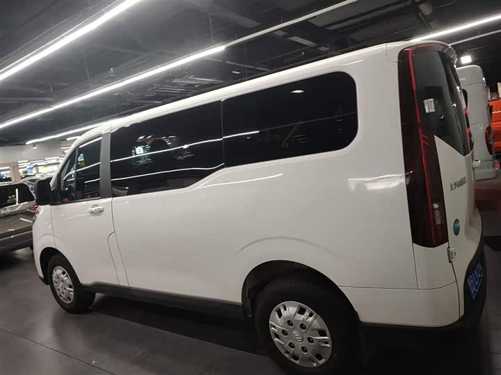Maxus V70 2023 2023款 2.0T 精英版 自动短轴低顶 5/6座