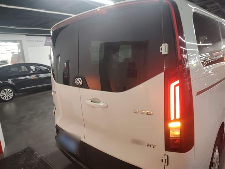 Maxus V70 2023 2023款 2.0T 精英版 自动短轴低顶 5/6座